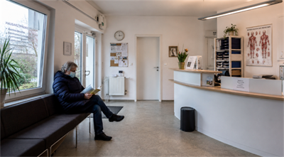 a small local clinic in Europe 유럽의 작은 현지 클리닉